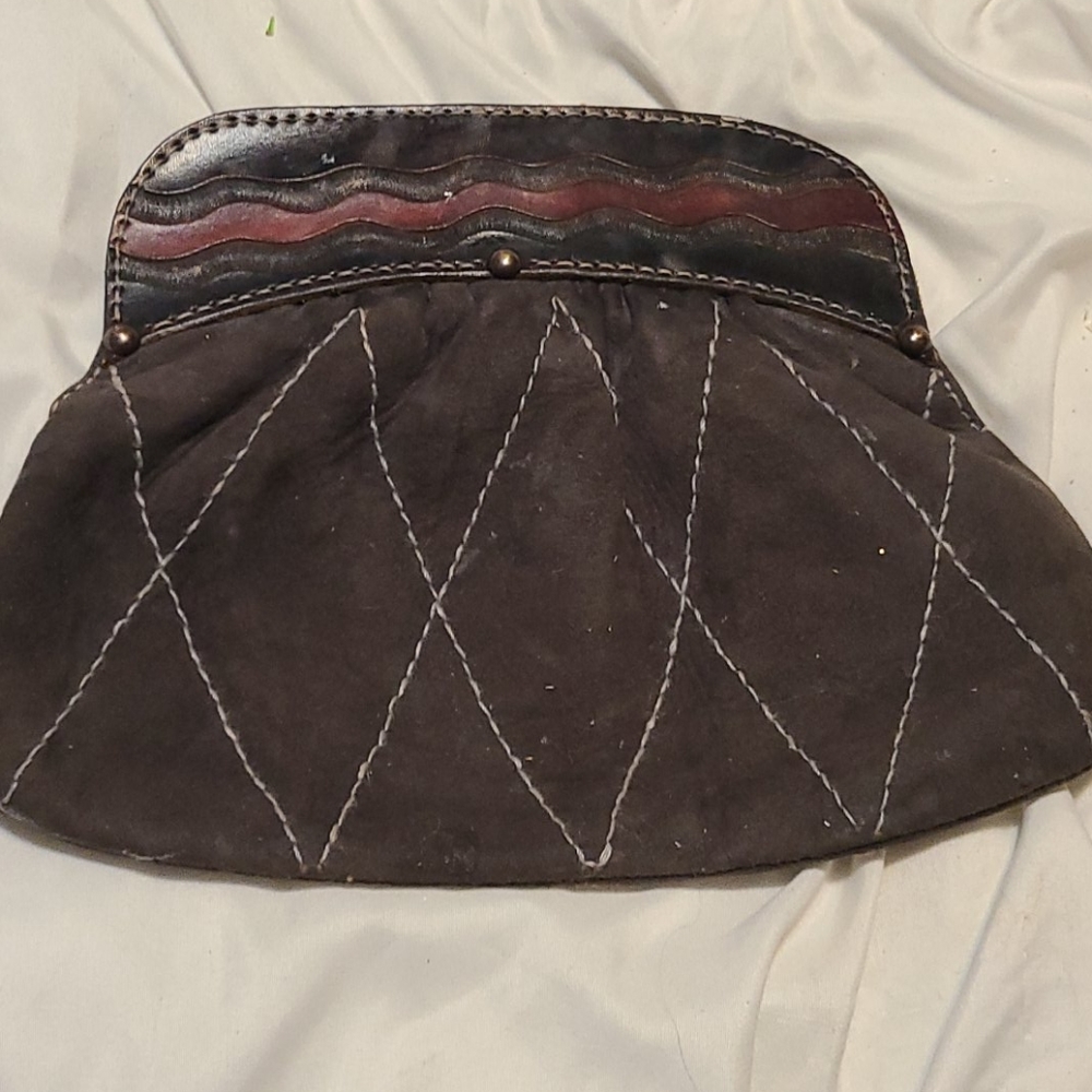 Green/grayish clutch